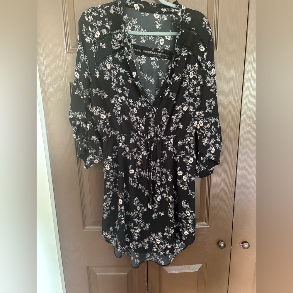 3/$15 Chic Black Floral Long Sleeve Dress